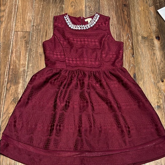 Elegant Maroon Kids Dress with Pearl Neckline - Picture 1 of 3